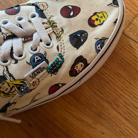 VANS Authentic Marvel Head Sneakers - Picture 13 of 16